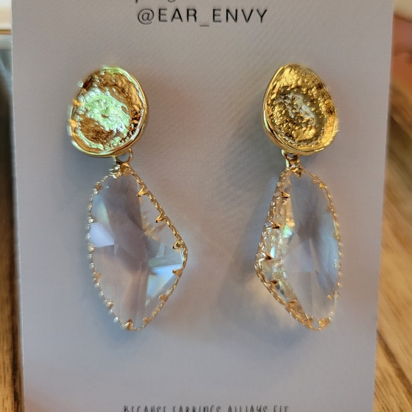 💥LAST ONE💥High Shimmer Faceted Crystal Style Drop Hammered Gold Earrings - Picture 4 of 8